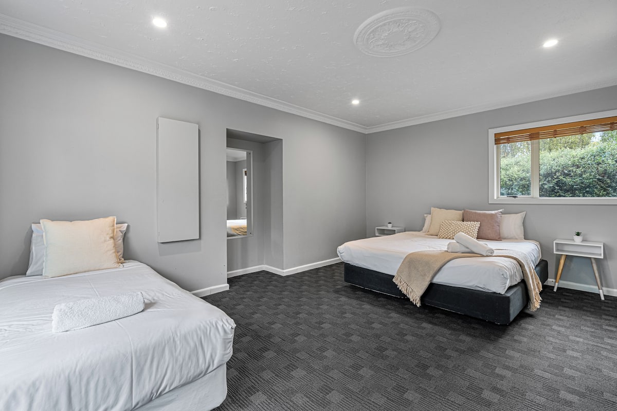 House - 4 Bedrooms | 1 chambre, coffre-fort, accès au Wi-Fi (inclus), literie fournie