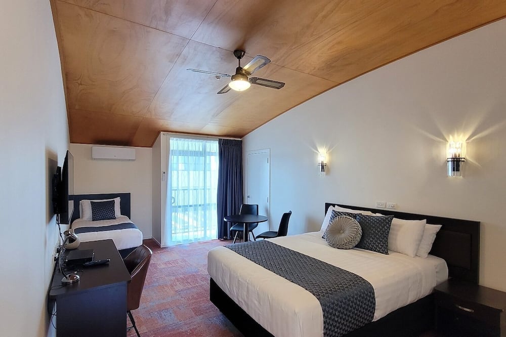 City of Sails Motel