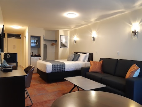 Standard Studio, 1 Queen Bed with Sofa bed | 1 bedroom, desk, blackout drapes, iron/ironing board