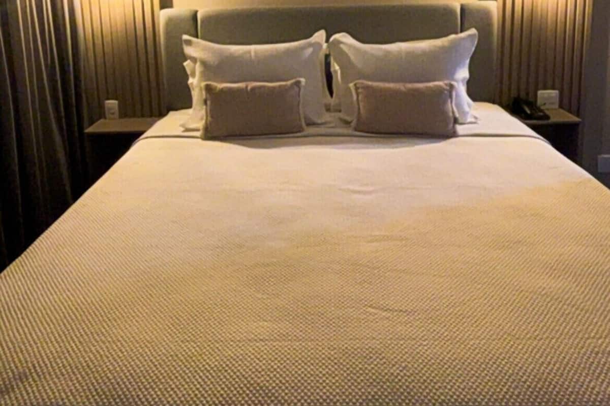 Deluxe Room | In-room safe, blackout curtains, free WiFi, bed sheets
