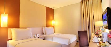 Chambre Deluxe avec lits jumeaux | Literie de qualité, minibar, coffre-fort pour ordinateur portable