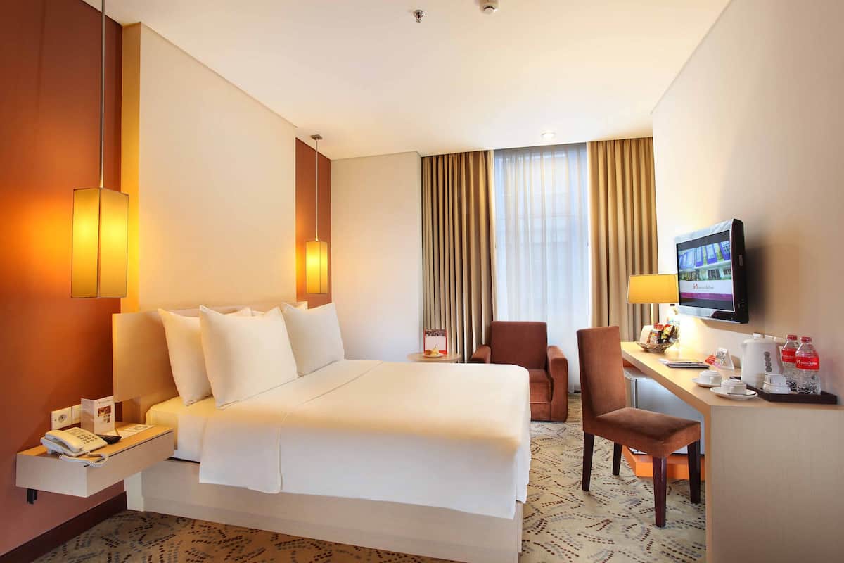 Premium bedding, minibar, in-room safe, desk