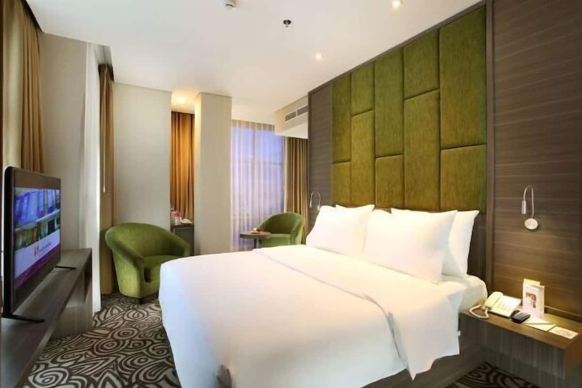 Premium bedding, minibar, in-room safe, desk