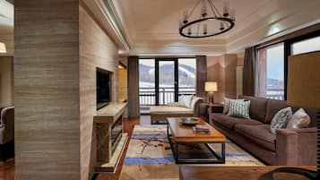 Executive Suite, 1 Bedroom, Executive Level | 1 bedroom, premium bedding, down comforters, pillowtop beds