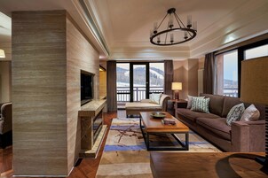 Suite ejecutiva, 1 habitación, planta ejecutiva | 1 dormitorio, ropa de cama de alta calidad, edredones de plumas