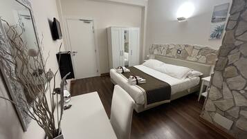1 bedroom, premium bedding, pillow-top beds, minibar