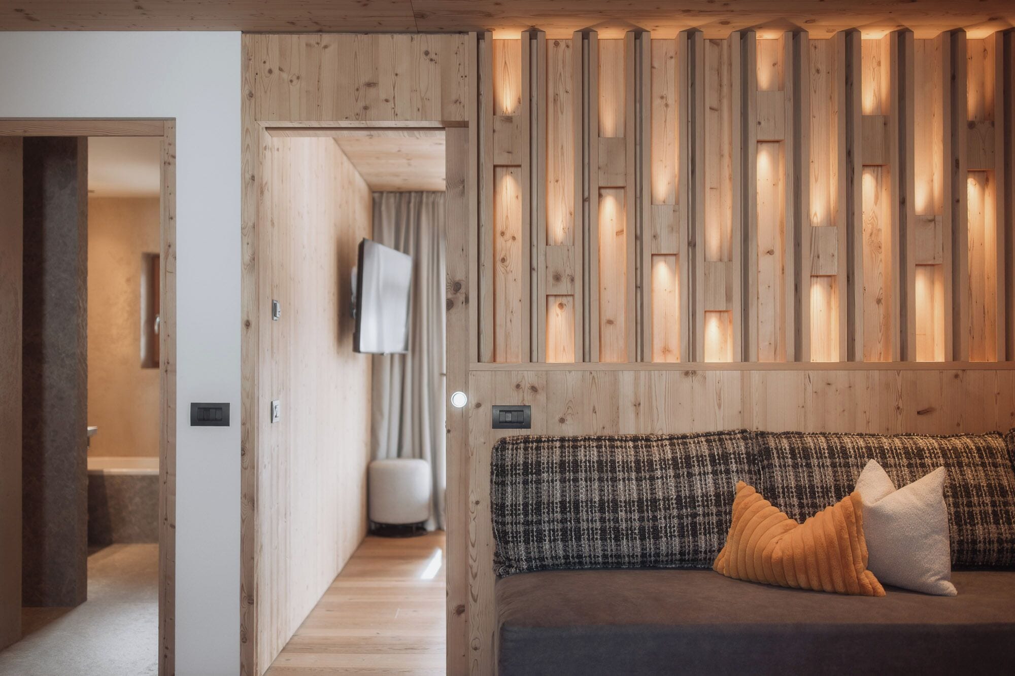 deluxe suite, balcony | 1 bedroom, premium bedding, down duvets, in-room safe