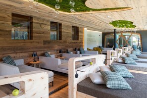 Sauna, bain à remous, hammam, hammam, massages aux pierres chaudes