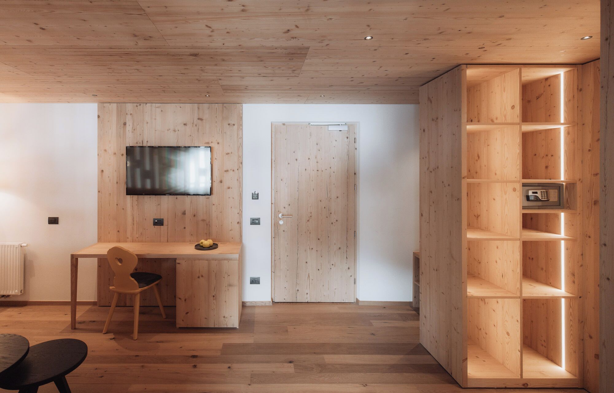 junior suite, balcony | living area