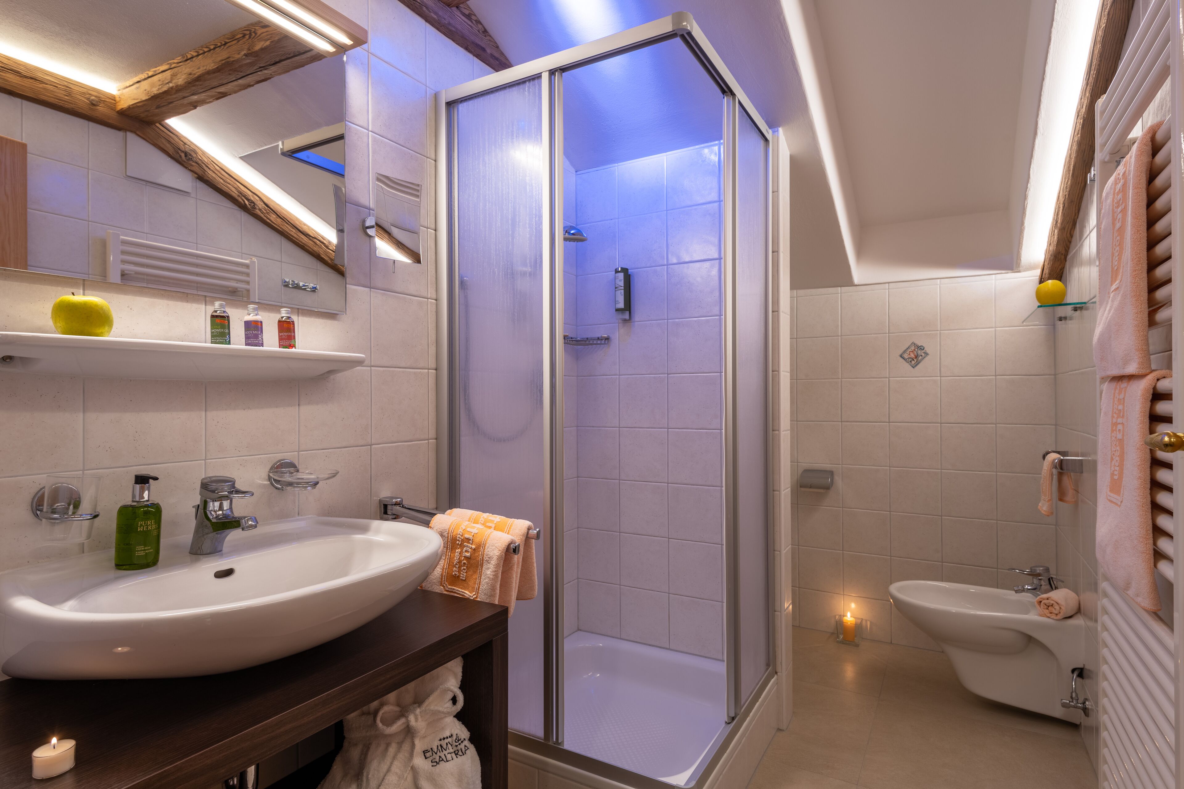 classic double room, balcony | bathroom | hair dryer, bathrobes, slippers, bidet