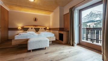 Chambre Double Confort, balcon | 1 chambre, literie de qualité supérieure, couette en duvet d'oie