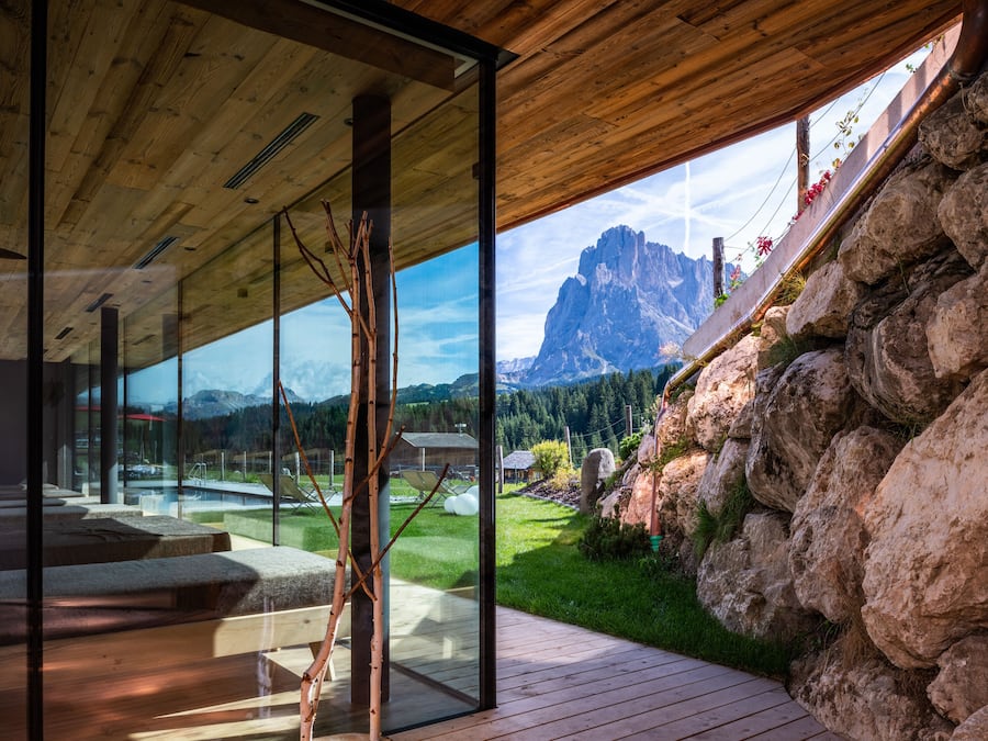 Sauna, hot tub, steam room, Turkish bath/hammam, hot stone massages