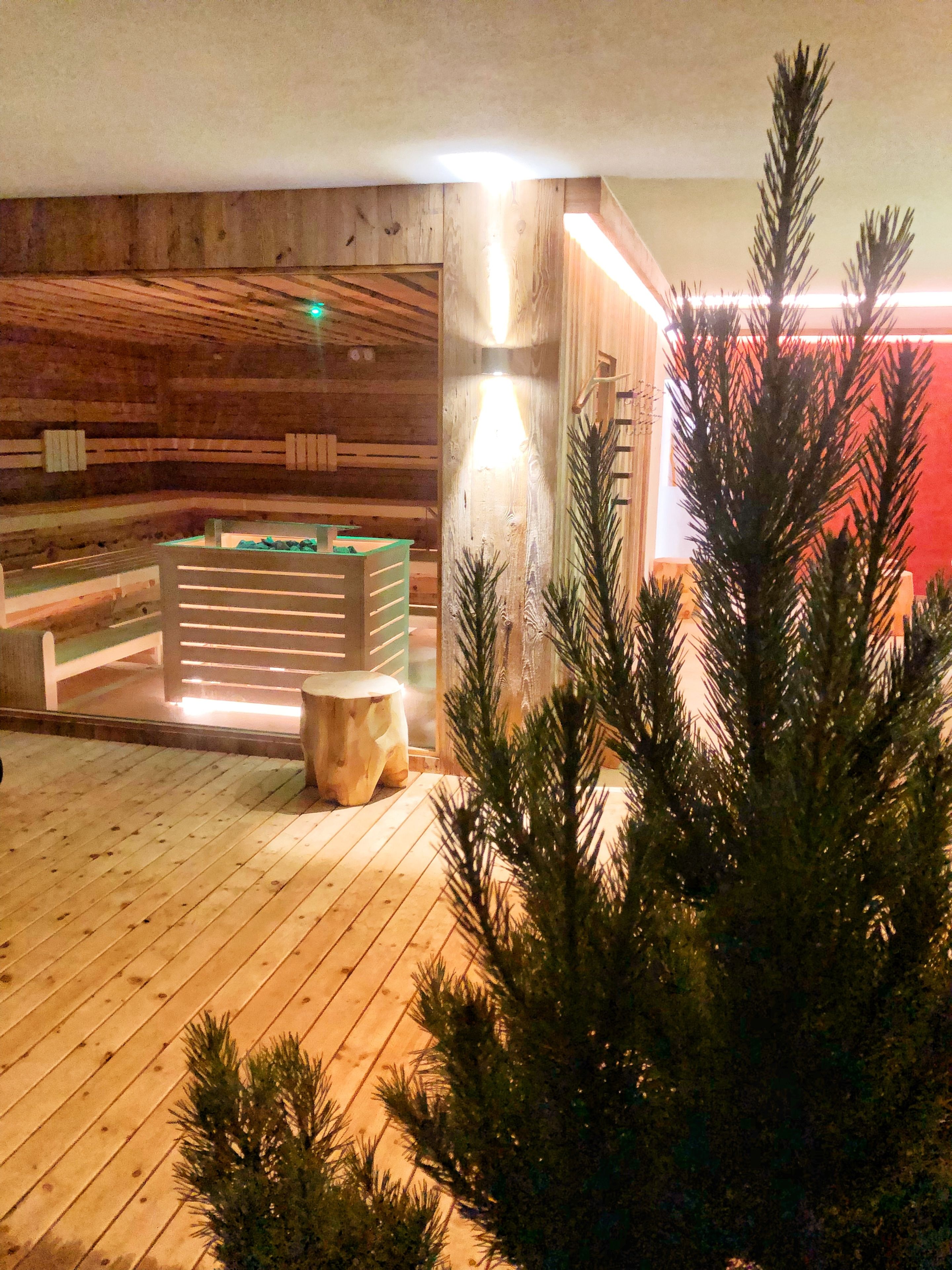 sauna, hot tub, steam room, turkish bath/hammam, hot stone massages