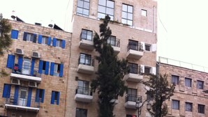 A multi-story building with balconies and a ground-level entrance. - City Center Jerusalem (Jerusalem)