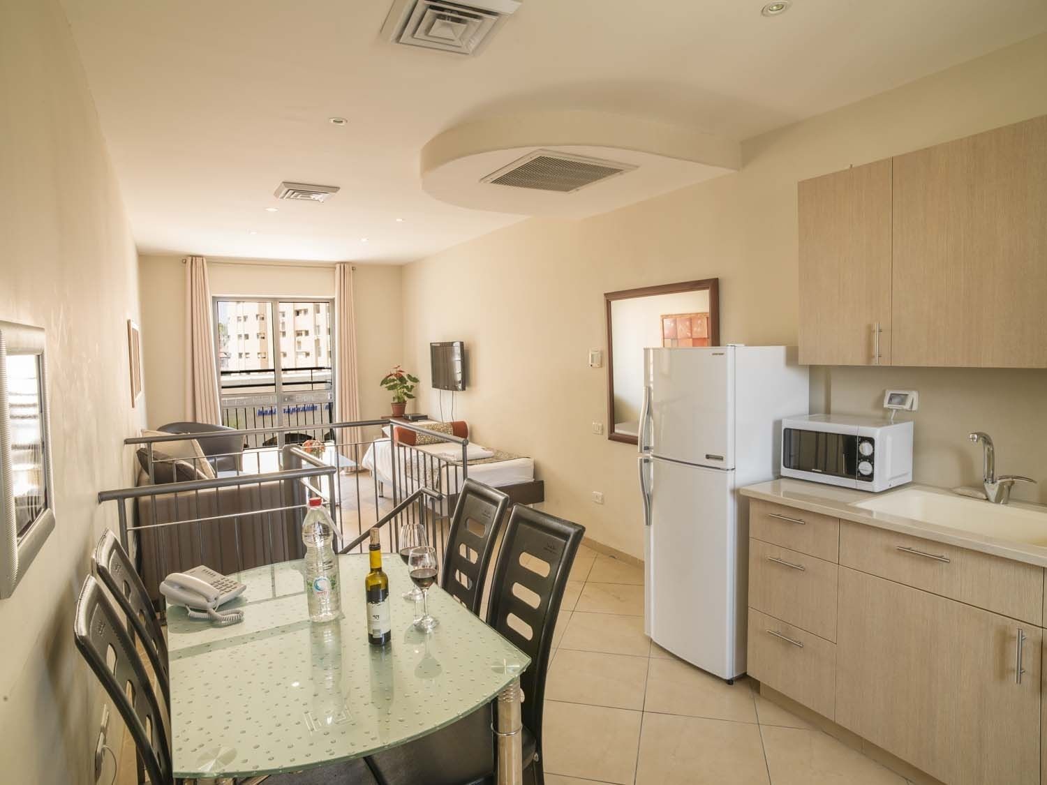 Dúplex | Servicio de comidas en la habitación