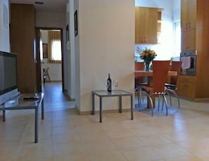 Suite, 1 Bedroom | Living area