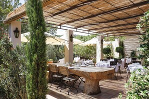 Enjoy a serene outdoor dining experience amidst lush greenery and modern architecture.