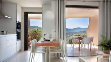 Suite Premium, 1 camera da letto, vista mare | Cucina privata | Frigorifero, microonde, piano cottura, macchina per caffè espresso