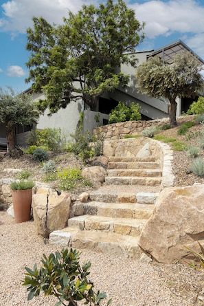 Garden - Domaine Santa Giulia Palace (Porto-Vecchio)