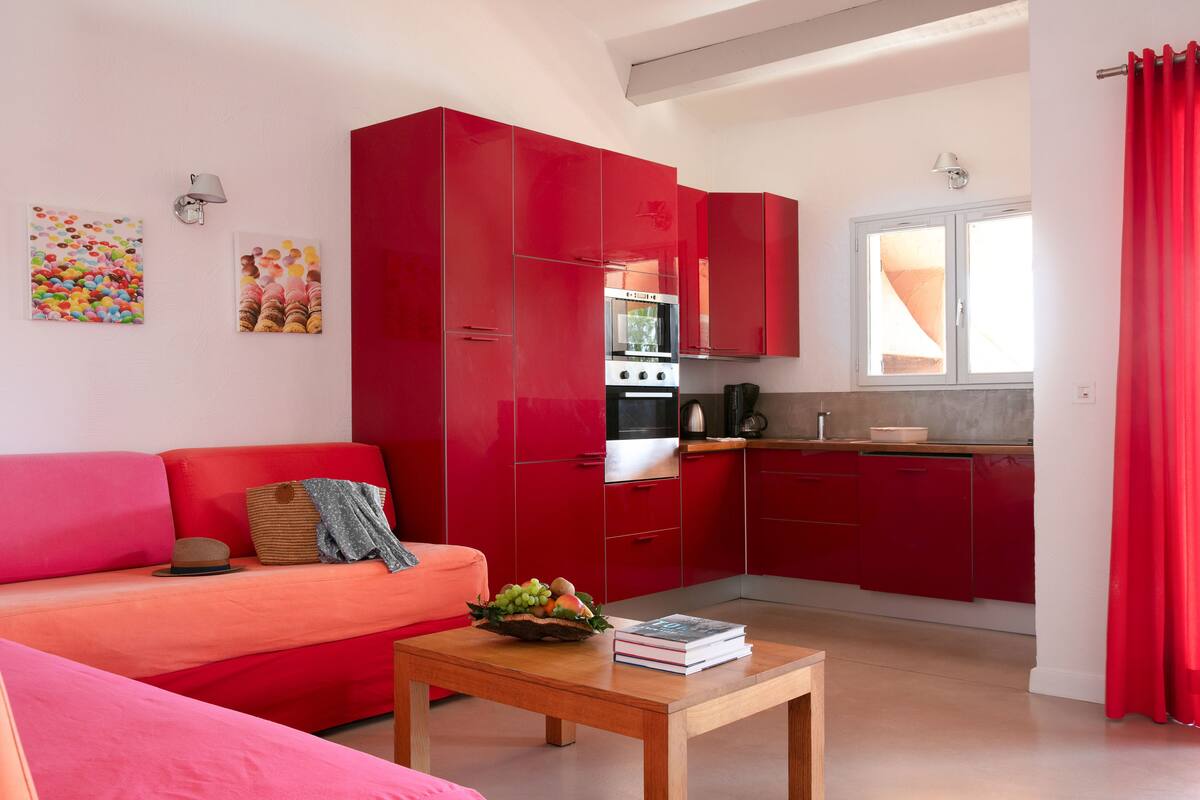 Appartement Confort, 2 chambres | Salle de séjour | Télévision à écran plat