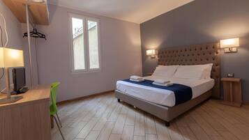 Bureau, rideaux occultants, Wi-Fi gratuit, draps fournis