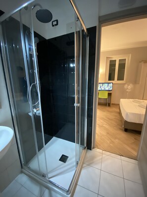 Triple Room, Private Bathroom | Bathroom shower