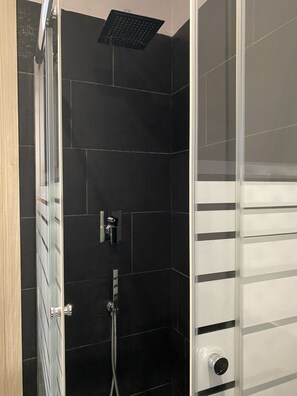 Economy Double Room, 1 Double Bed, Private Bathroom | Bathroom | Shower, rainfall showerhead, free toiletries, hair dryer