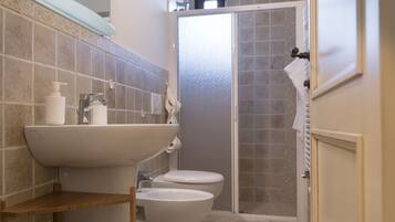 Classic Apartment, Private Bathroom (Cielo - Terra) | Bathroom | Shower, hair dryer, towels, soap