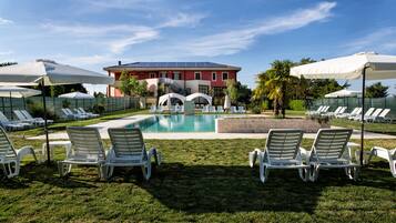 Outdoor pool, sun loungers