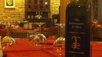 Lunch and dinner served, Regional cuisine