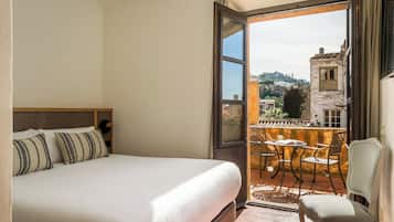 Double Room, Terrace | Down comforters, individually decorated, free WiFi, bed sheets