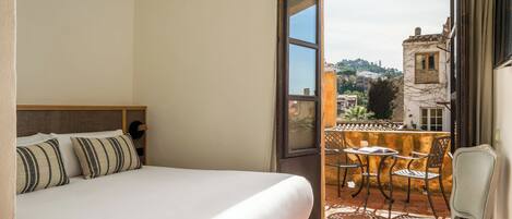 Camera doppia, terrazzo | Copriletto in piuma, con stile personalizzato, Wi-Fi gratuito, lenzuola