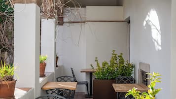 Daily buffet breakfast (EUR 15 per person)