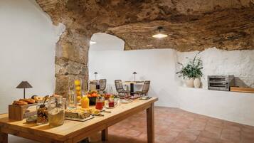 Daily buffet breakfast (EUR 15 per person)