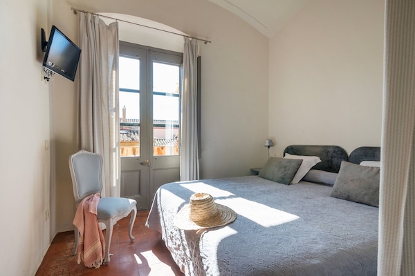 Down duvets, individually decorated, free WiFi, bed sheets