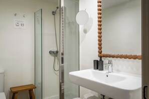 Douche, douche cascade, articles de toilette (gratuits)