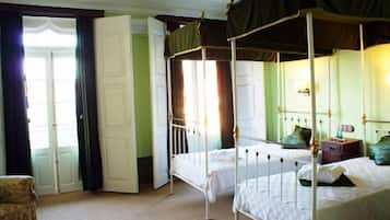 Escritorio, wifi gratis, ropa de cama