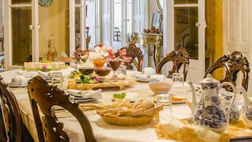 Desayuno buffet incluido todos los días