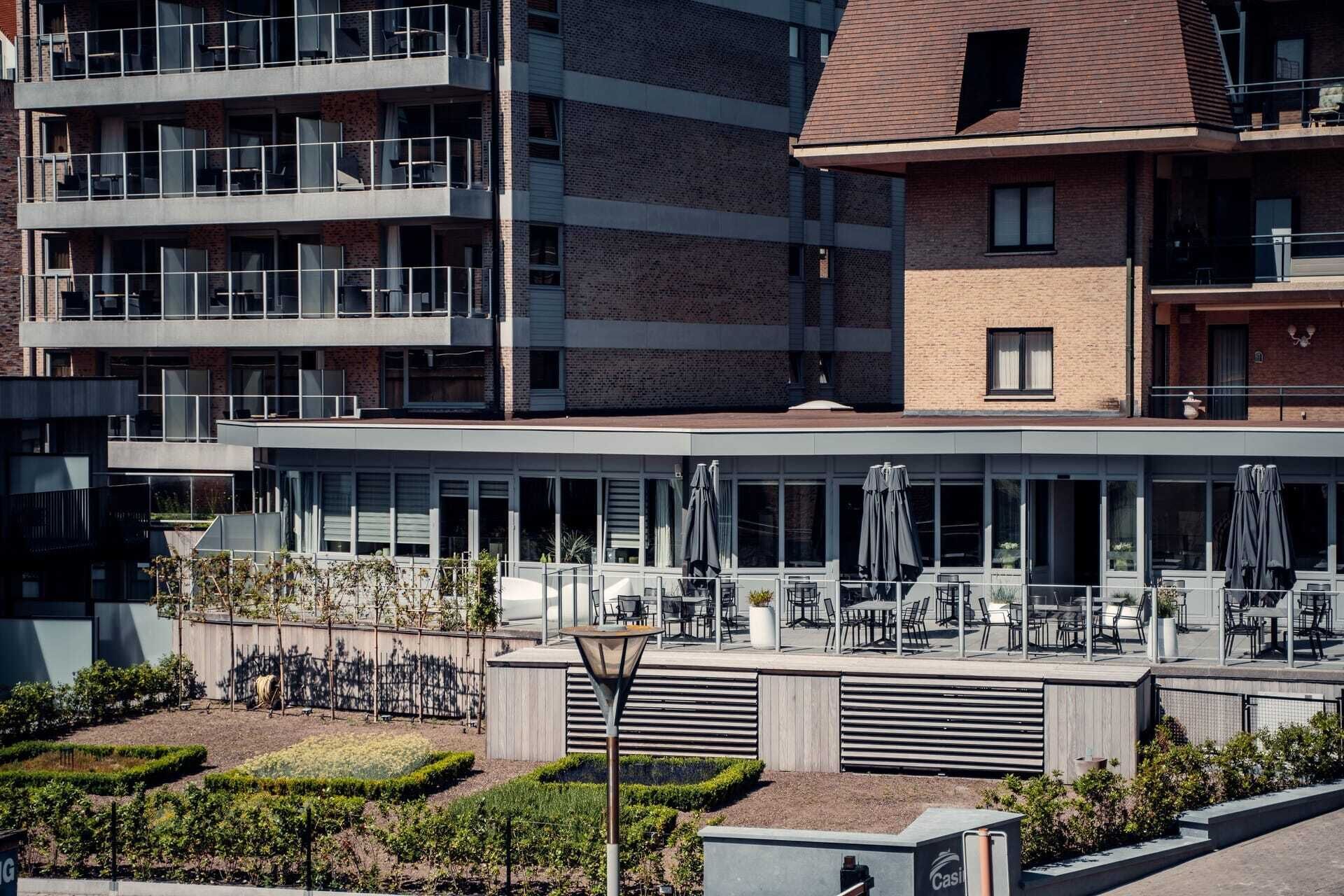 Familjesvit - 2 sovrum - utsikt mot trädgården | Minibar, värdeförvaringsskåp på rummet och skrivbord