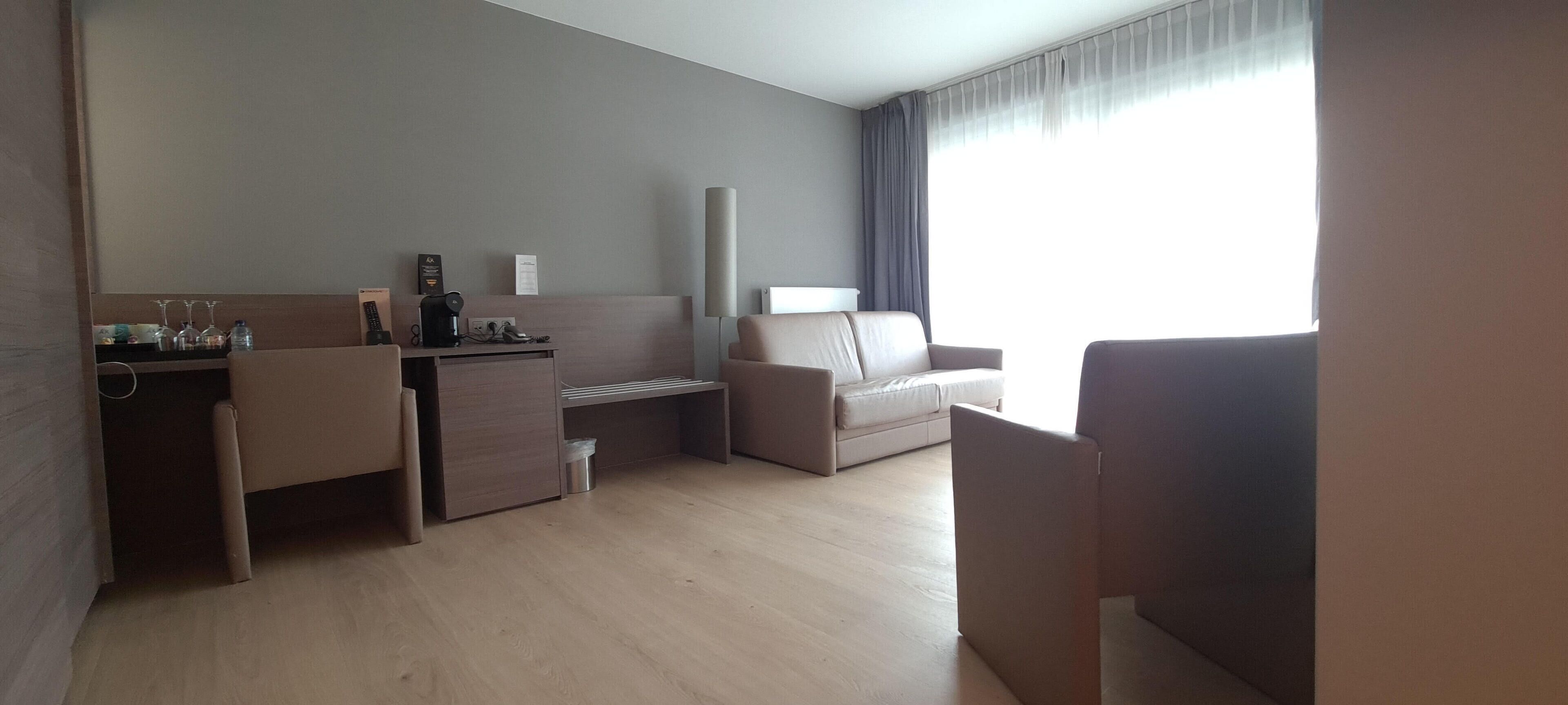 family suite, 2 bedrooms, garden view | 1 bedroom, minibar, in-room safe, desk