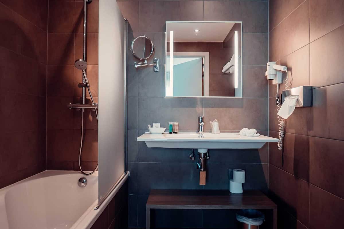 penthouse, garden view | 1 bedroom, minibar, in-room safe, desk