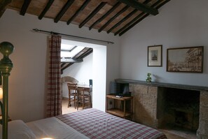 Comfort Double or Twin Room, Private Bathroom | Select Comfort beds, individually furnished, desk, laptop workspace - La Soffitta e La Torre Affittacamere (Orvieto)
