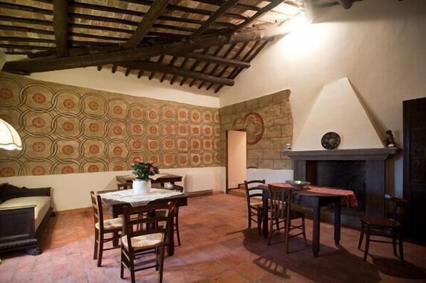 22-吋平面電視、數位頻道、電視