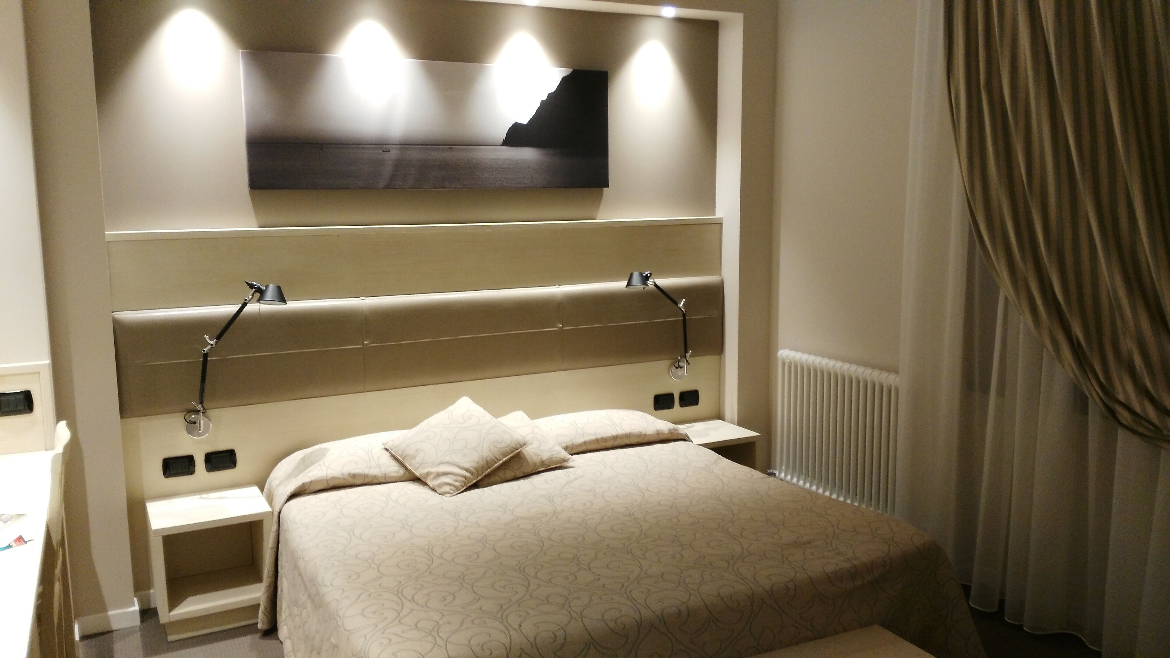 standard double or twin room | minibar, in-room safe, individually furnished, desk