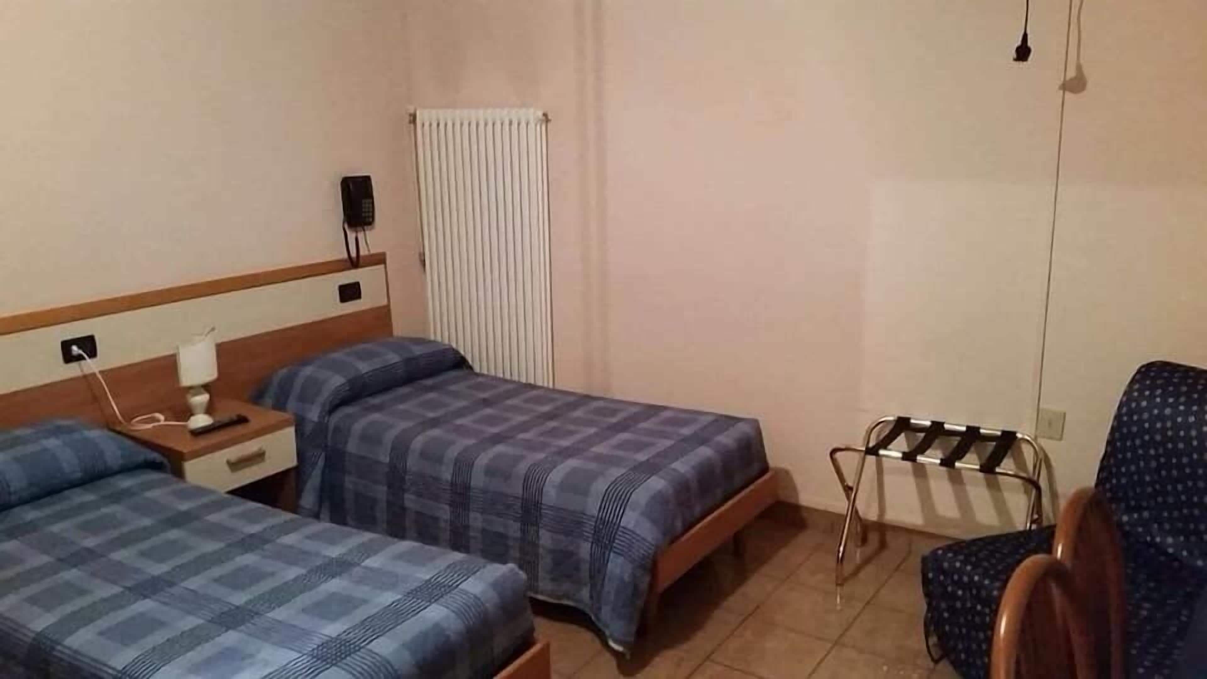 double or twin room, 2 bedrooms | desk, free wifi, bed sheets