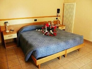 Desk, free WiFi, bed sheets - Hotel Amba Alagi (Mestre)