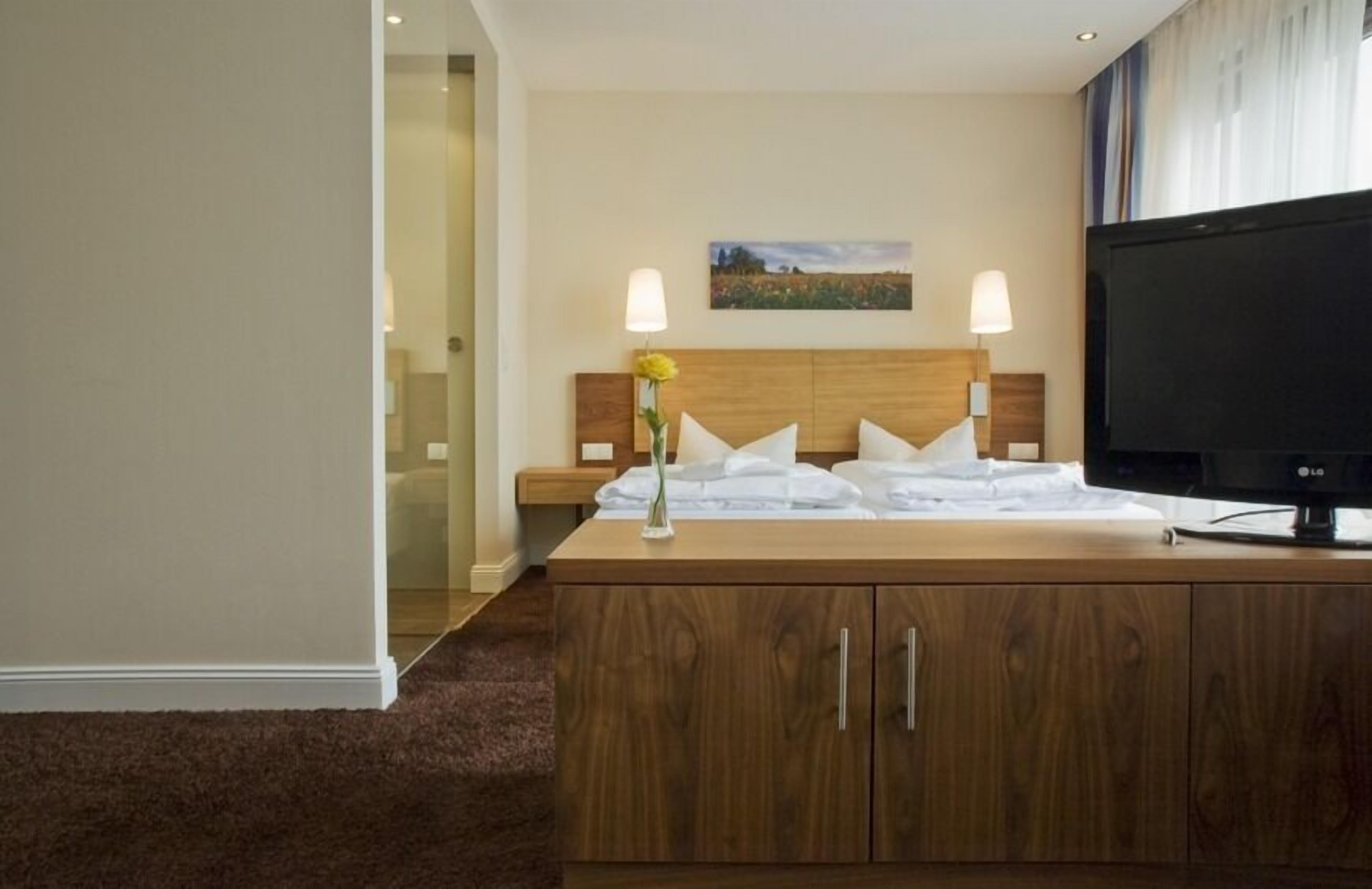 standard double room | hypo-allergenic bedding, in-room safe, desk, blackout curtains