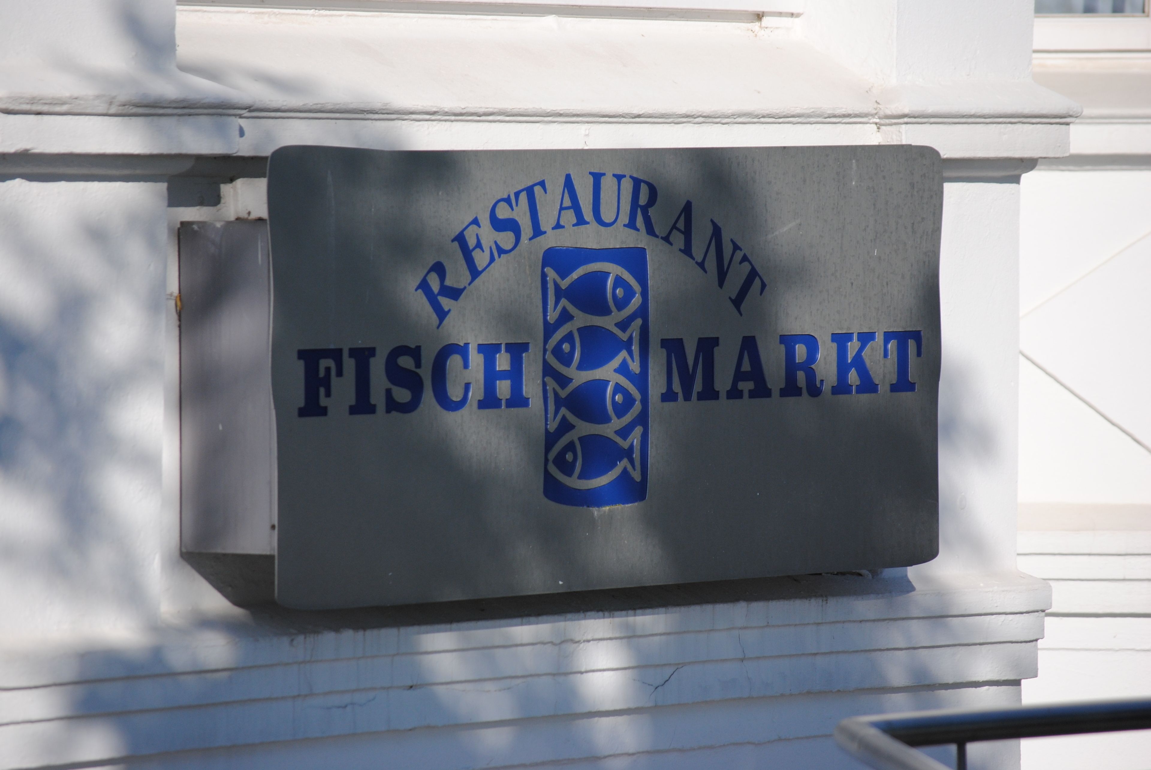 breakfast, lunch, dinner served; regional cuisine