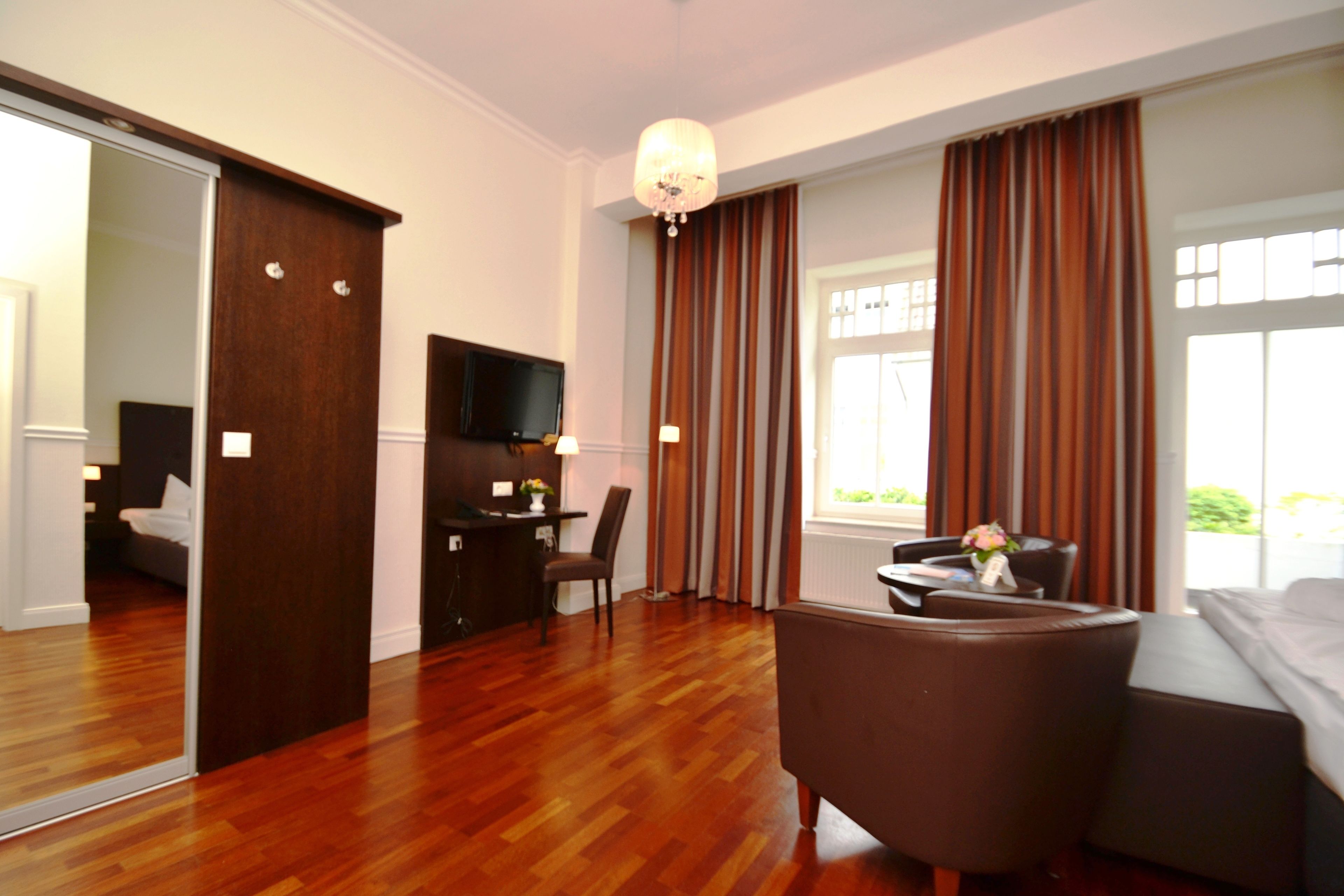 comfort double room, partial sea view | hypo-allergenic bedding, in-room safe, desk, blackout curtains