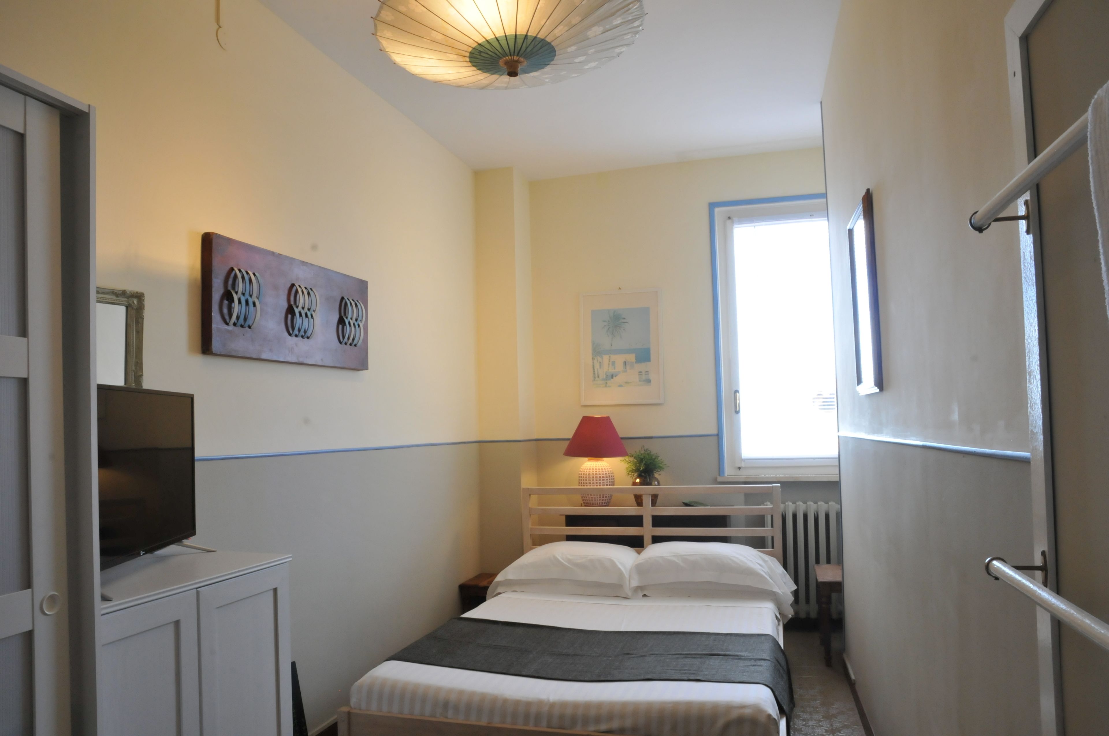 Single Room, Sea View